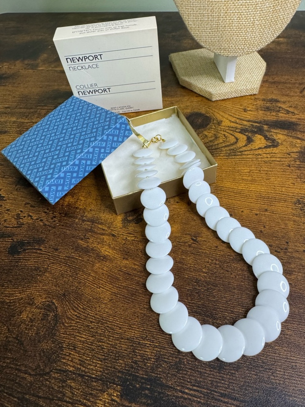Avon 1982 White Newport Necklace Glossy Acrylic Discs with Gold Clasp